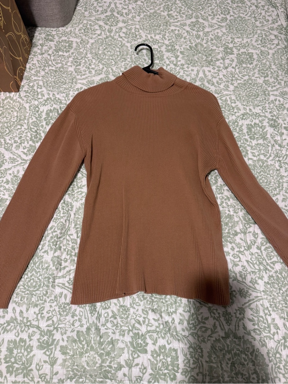 Harold's Ribbed Mock Neck Long Sleeve Top in Brown